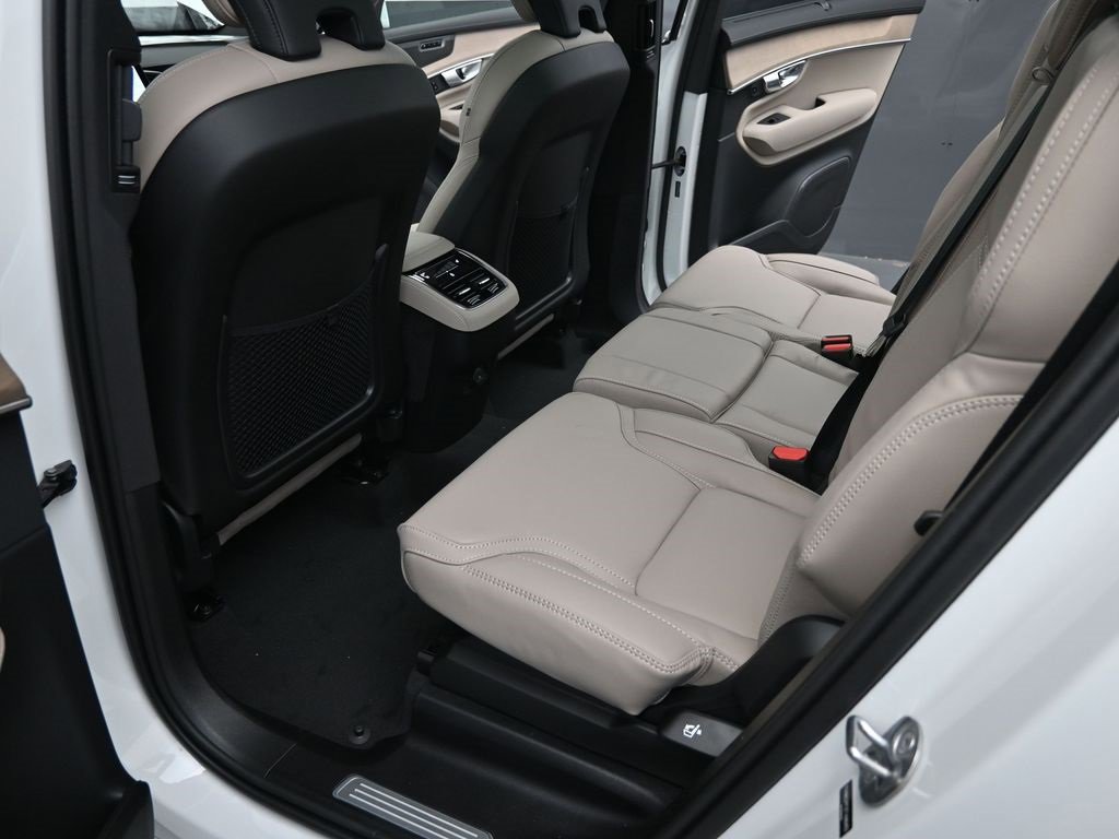 New 2026 Volvo XC90 B6 Ultra image 28