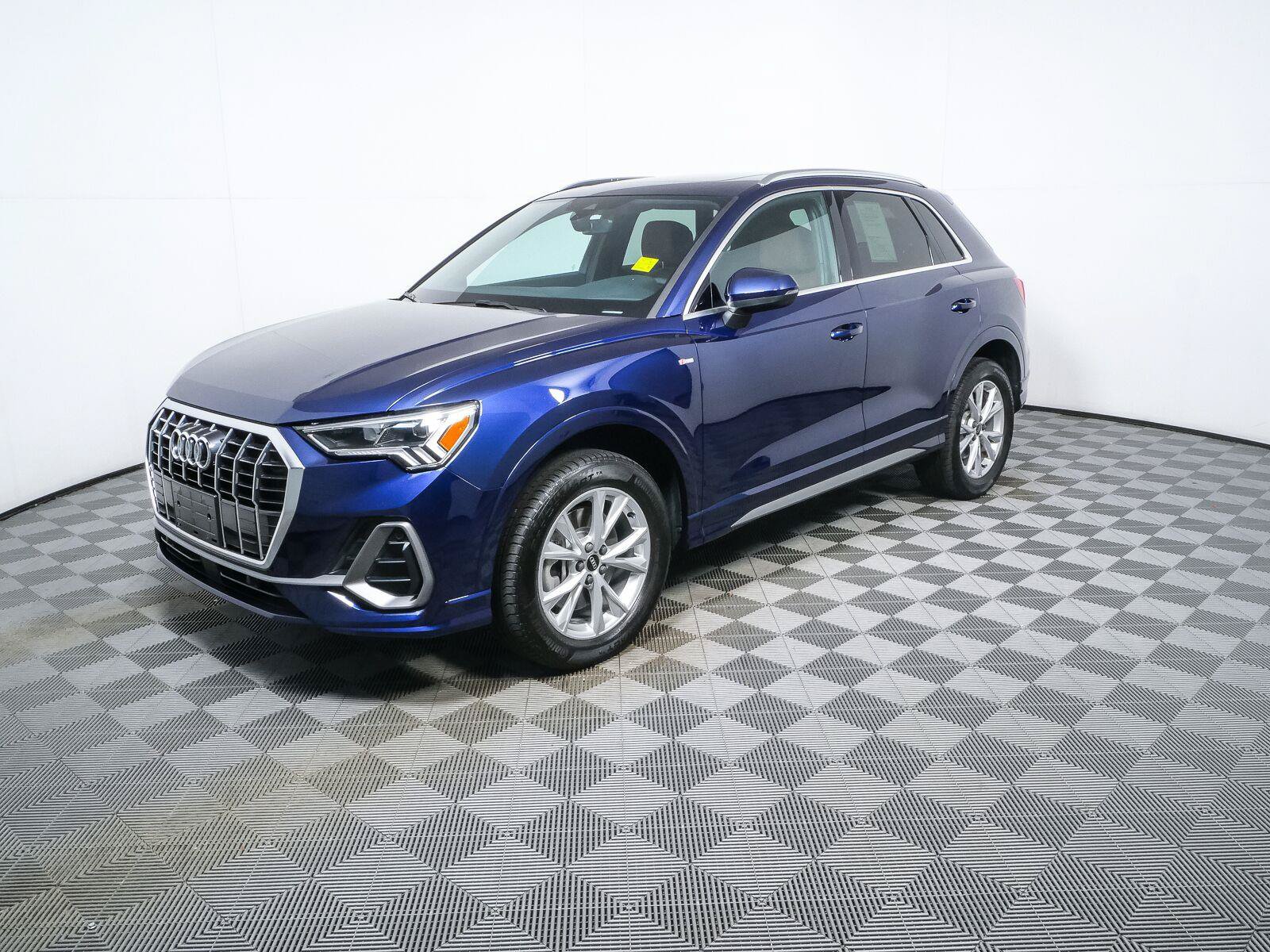 Used 2024 Audi Q3 2.0T Premium AWD/4WD image 25