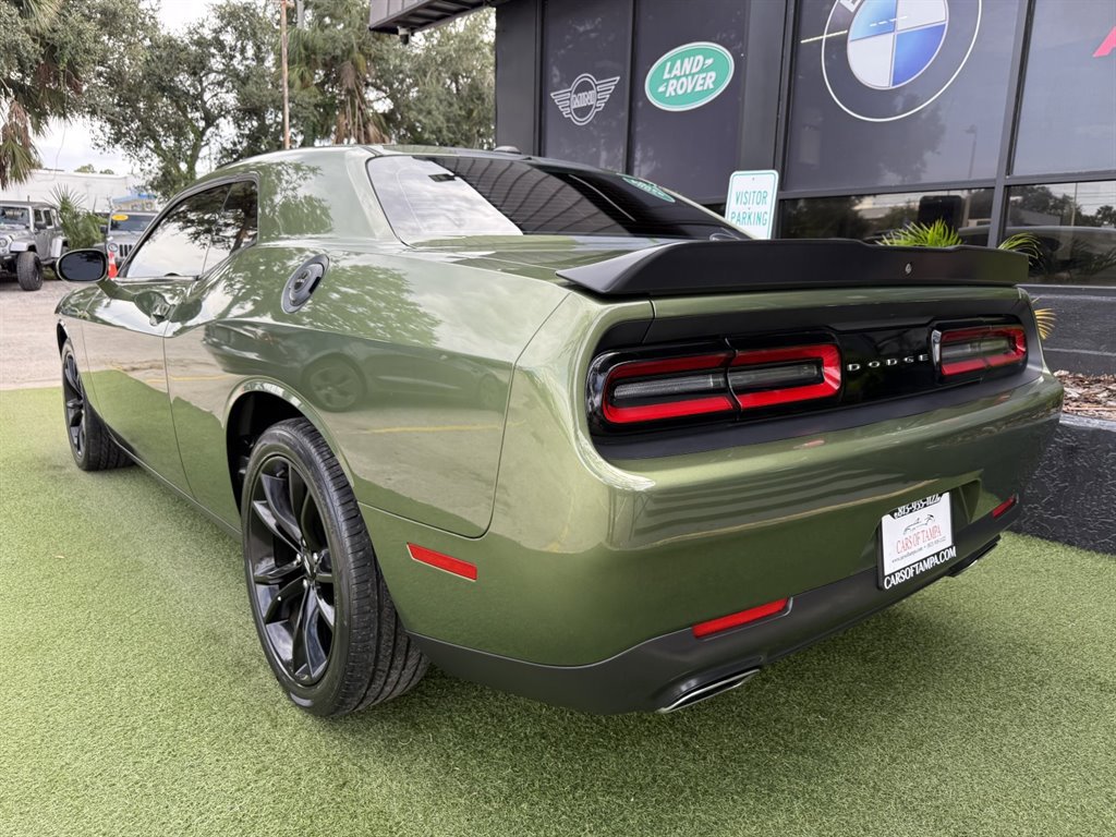 Used 2018 Dodge Challenger SXT w/ Blacktop Package RWD image 4