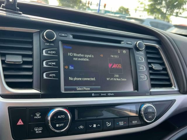 Used 2018 Toyota Highlander Plus AWD/4WD image 27