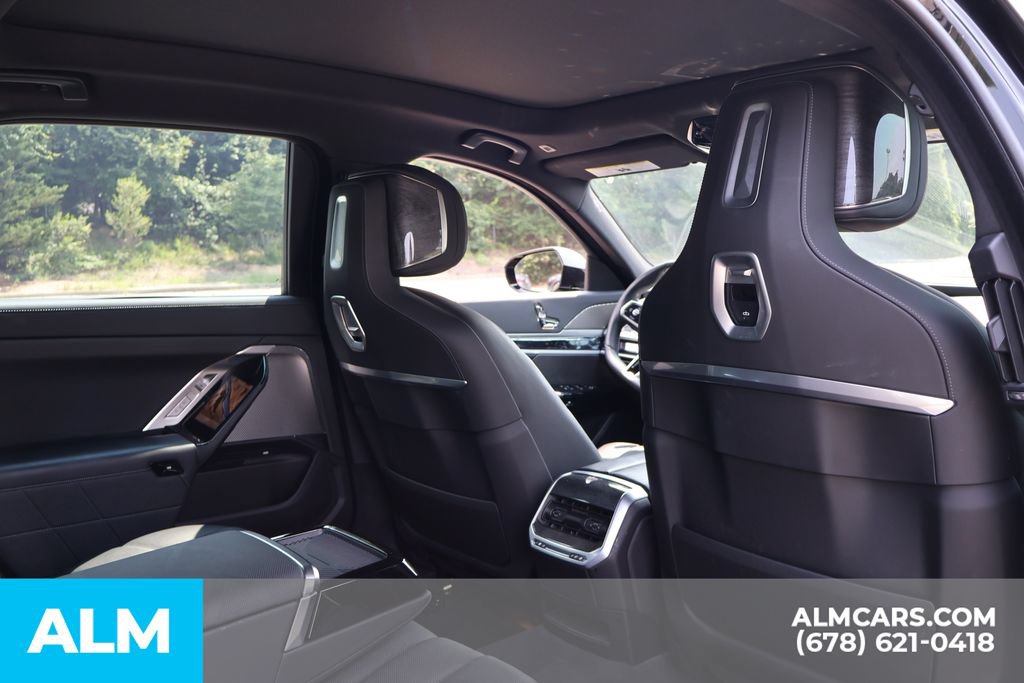 Used 2023 BMW i7 xDrive60 AWD/4WD image 27