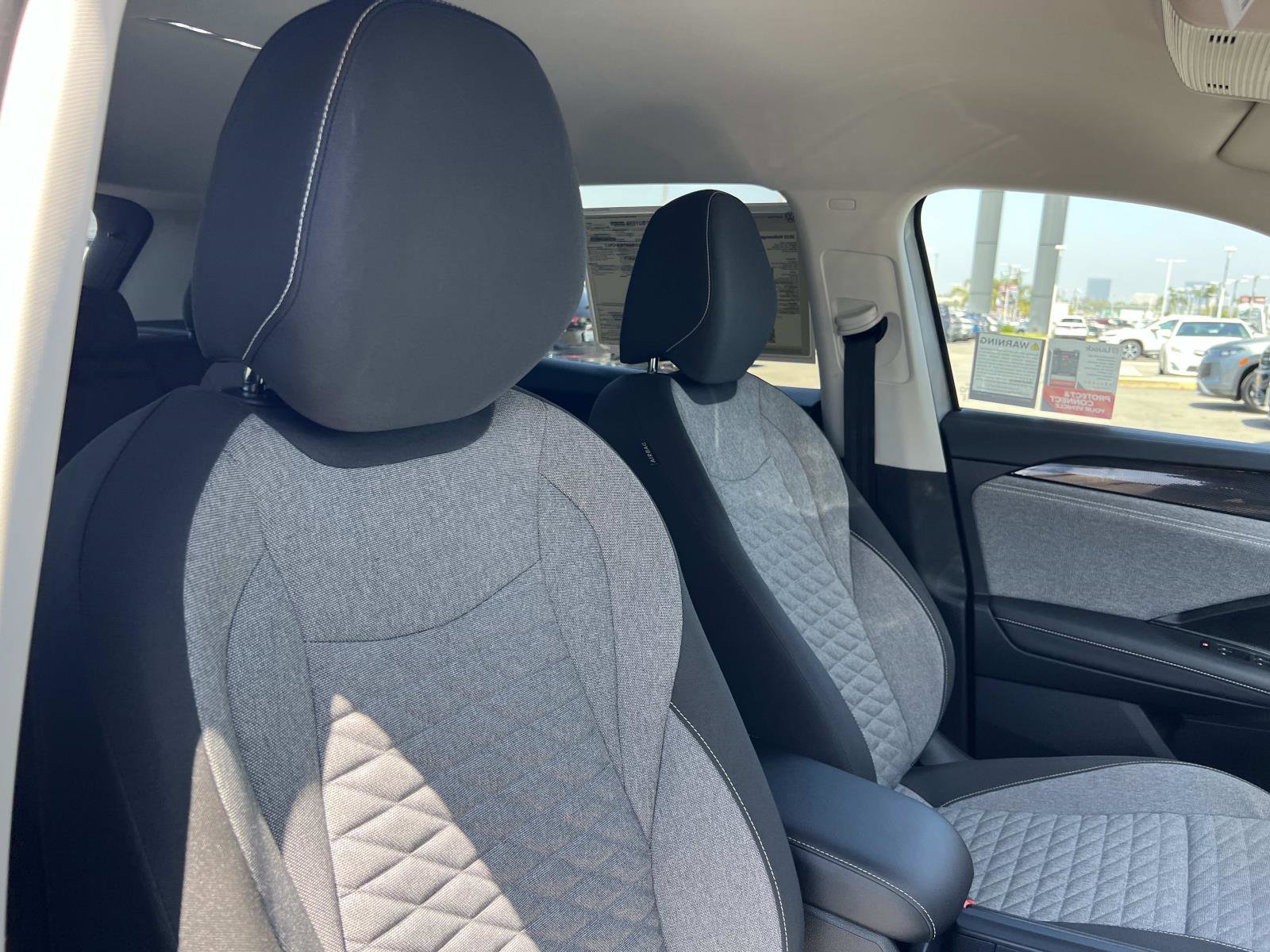 Certified 2025 Volkswagen Tiguan S FWD image 31
