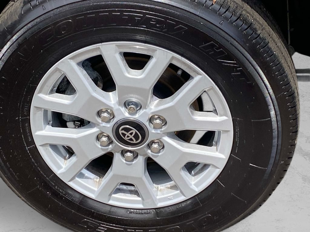 Used 2025 Toyota Tacoma SR5 AWD/4WD image 27