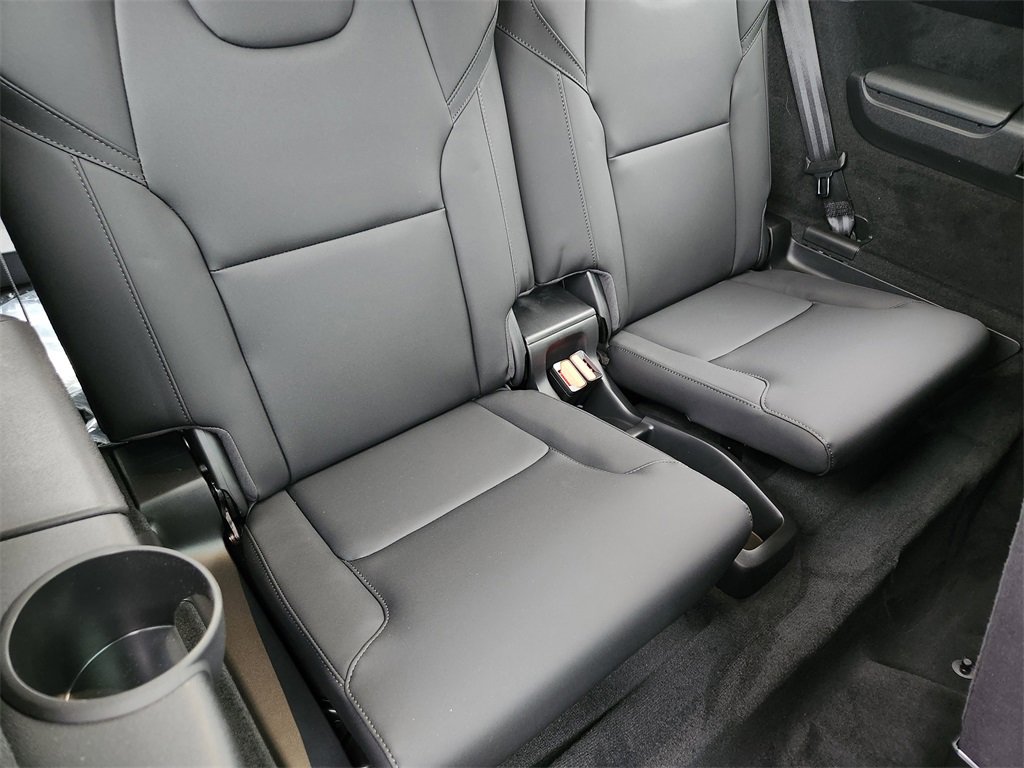Used 2025 Volvo XC90 B6 Core w/ Protection Package Premier image 22