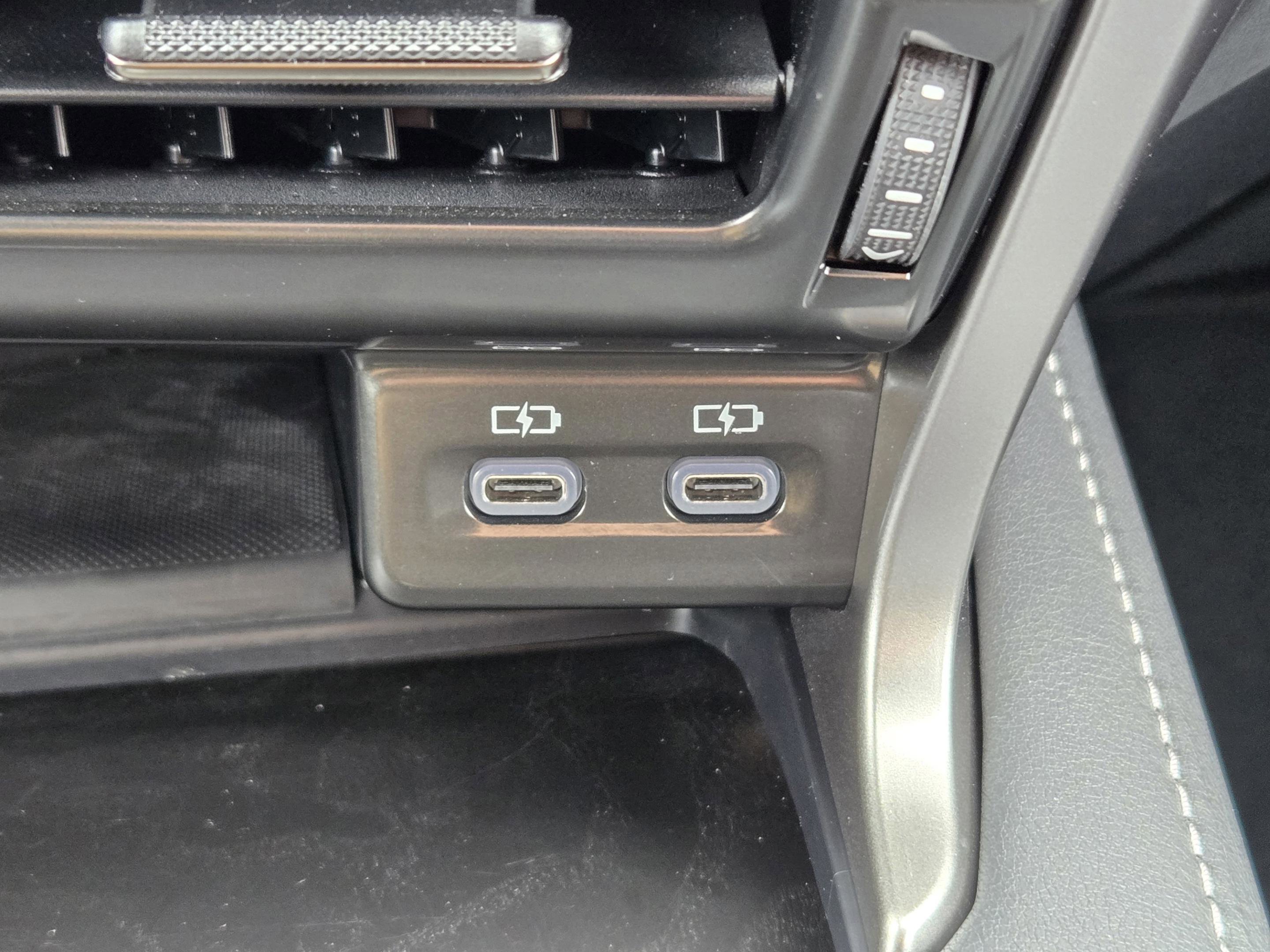 Used 2025 Lexus RX 350 Premium w/ Accessory Package (Z1) FWD image 16