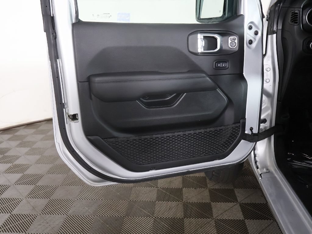 Used 2023 Jeep Wrangler Unlimited Sahara AWD/4WD image 19