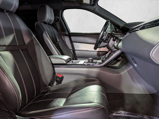 Used 2019 Land Rover Range Rover Velar R-Dynamic SE image 22