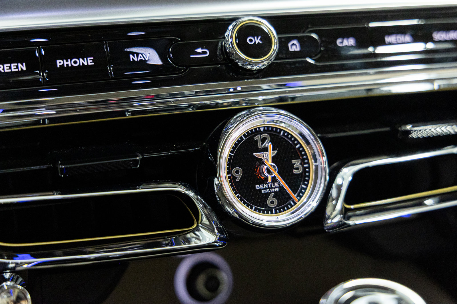 Used 2023 Bentley Flying Spur V8 image 33