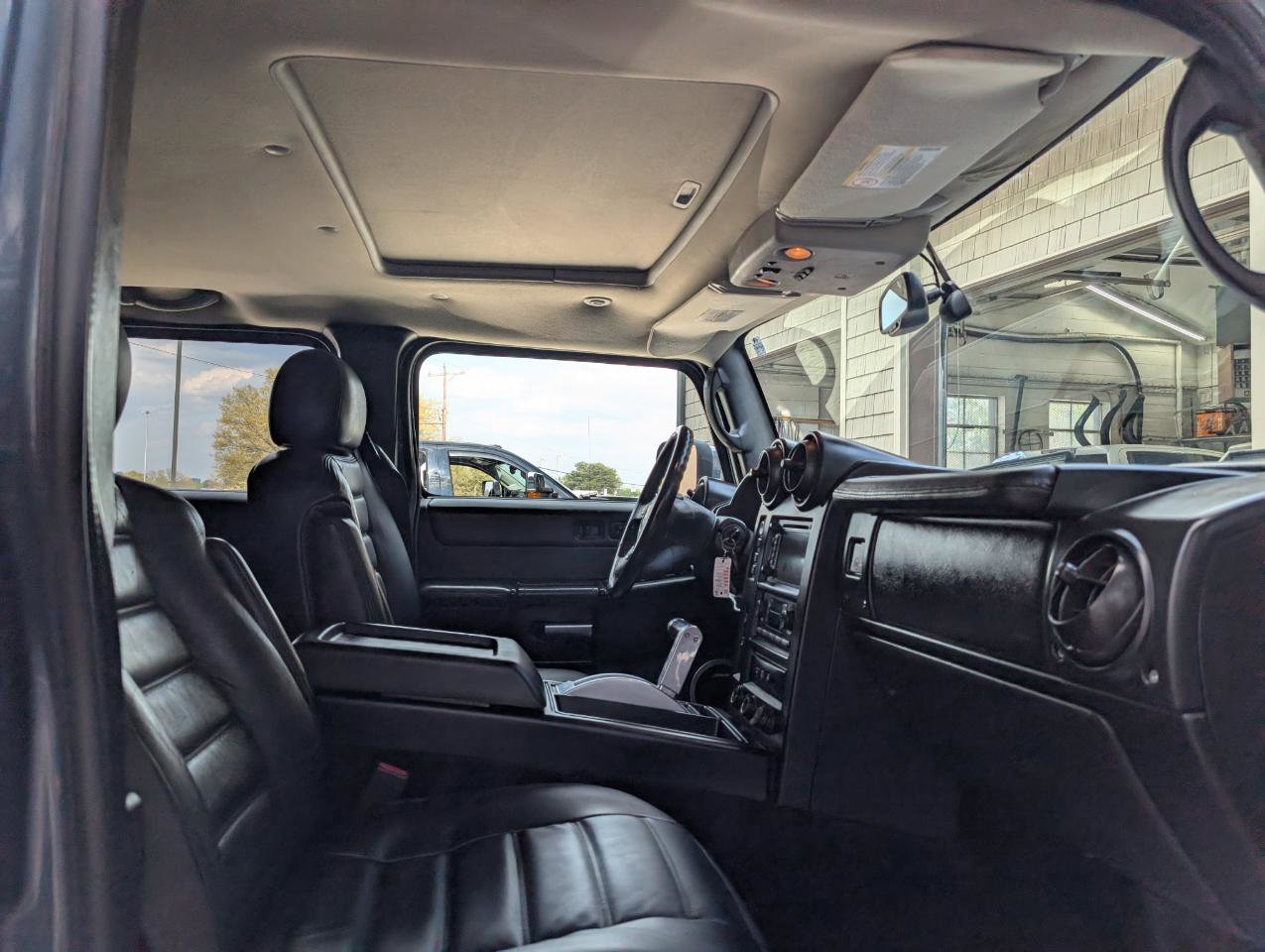 Used 2005 HUMMER H2 w/ Preferred Equipment Group image 22