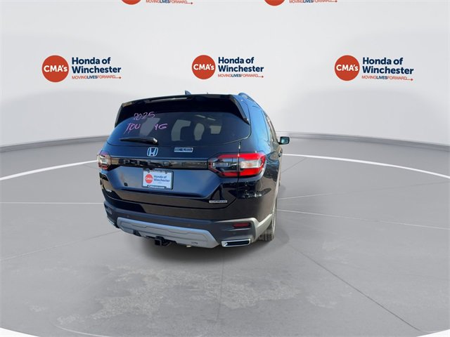 New 2025 Honda Pilot Touring image 9