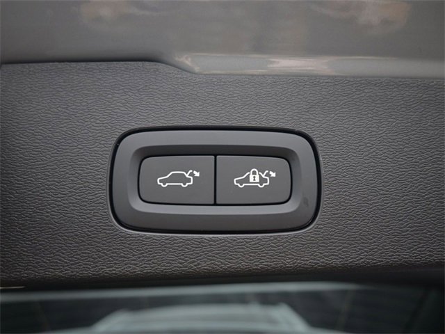 New 2026 Volvo V60 B5 Cross Country Plus w/ Protection Package Premier image 32