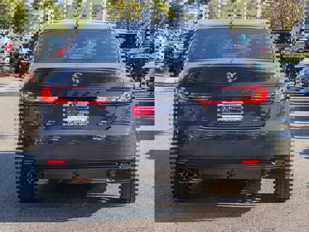 Used 2025 Toyota Camry SE image 5