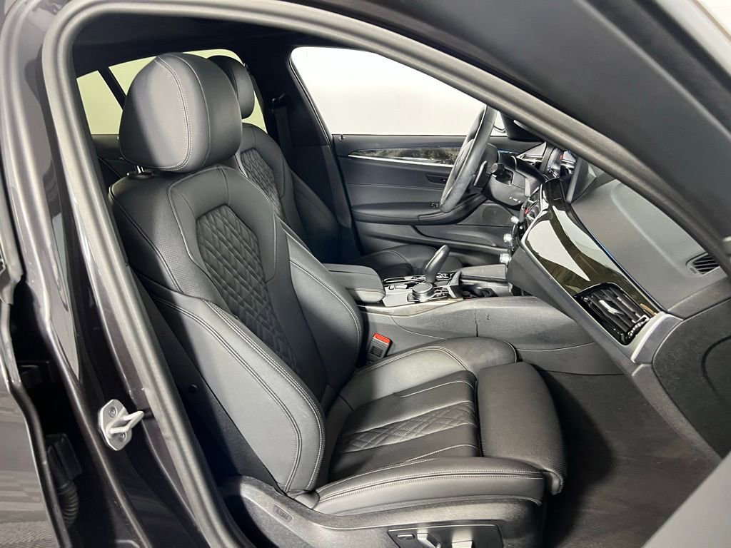 Used 2023 BMW 530e w/ M Sport Package image 29