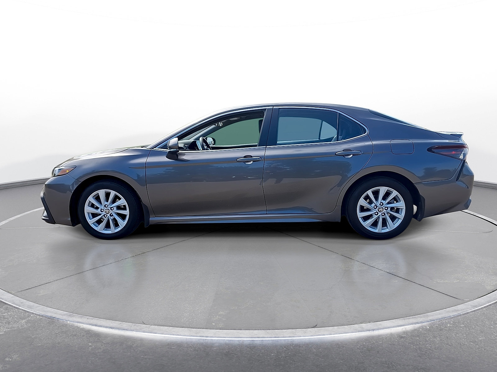 Used 2024 Toyota Camry SE FWD image 5