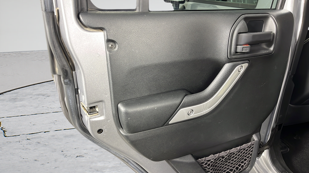 Used 2016 Jeep Wrangler Unlimited Rubicon AWD/4WD image 11