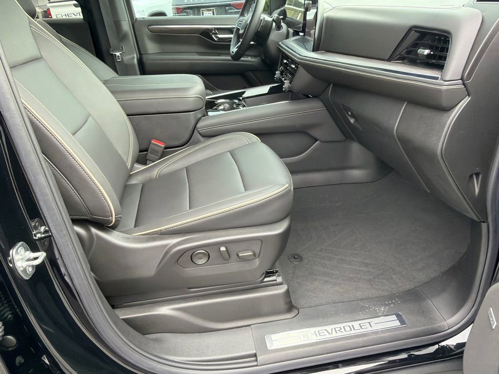 Used 2025 Chevrolet Tahoe Premier RWD image 13