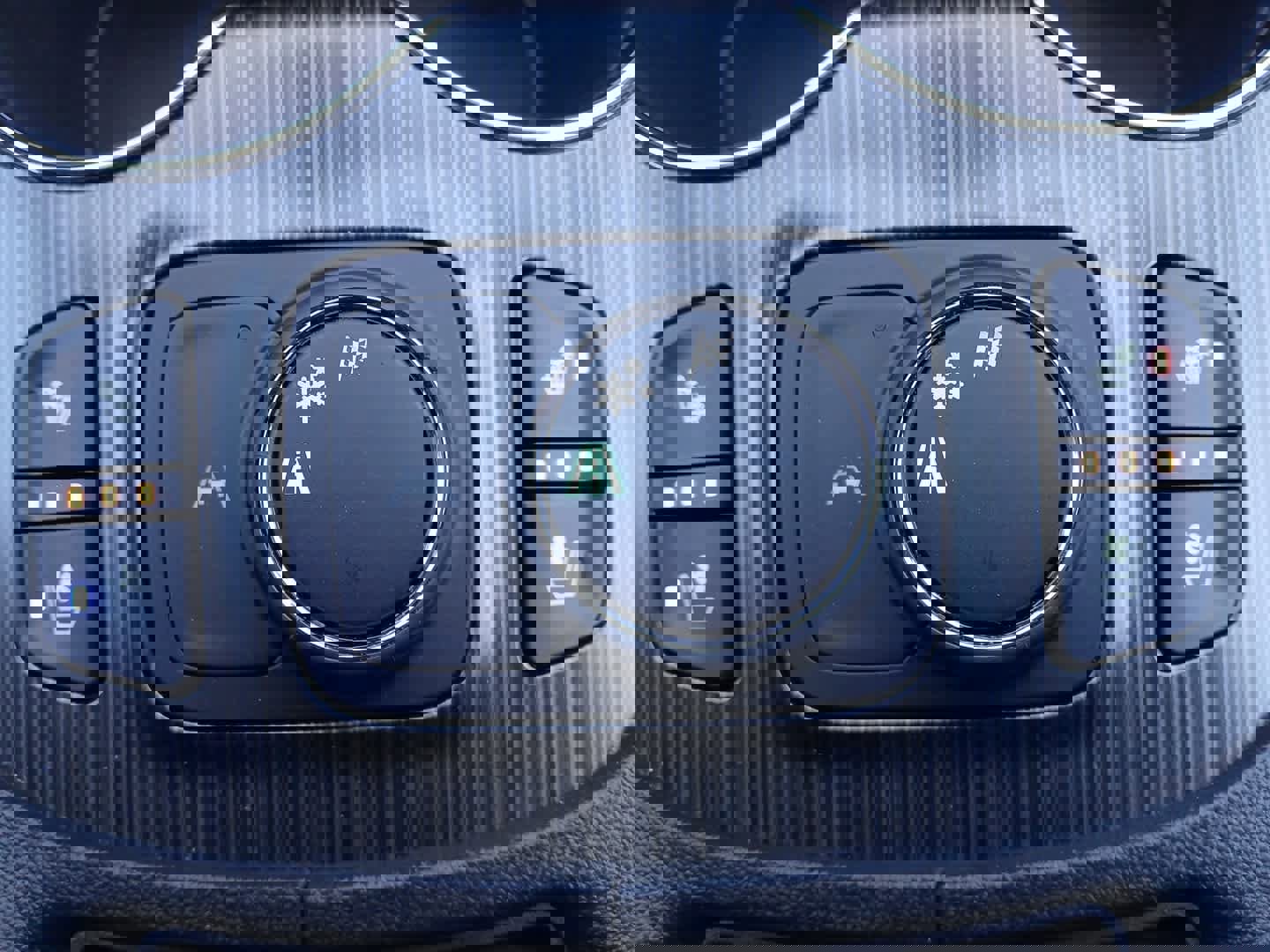 Used 2023 GMC Acadia SLT w/ Preferred Package image 32