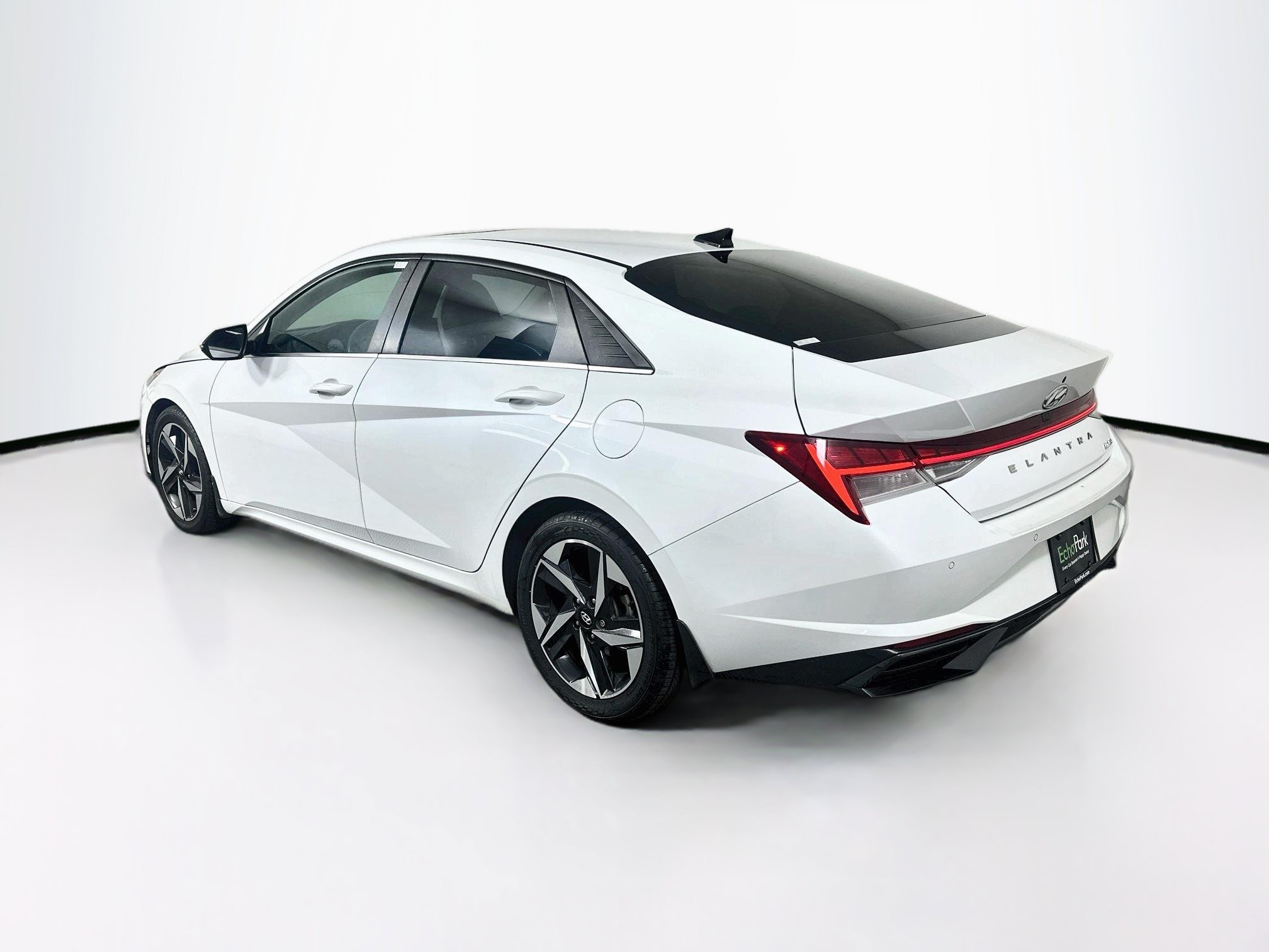 Used 2022 Hyundai Elantra Limited FWD image 5