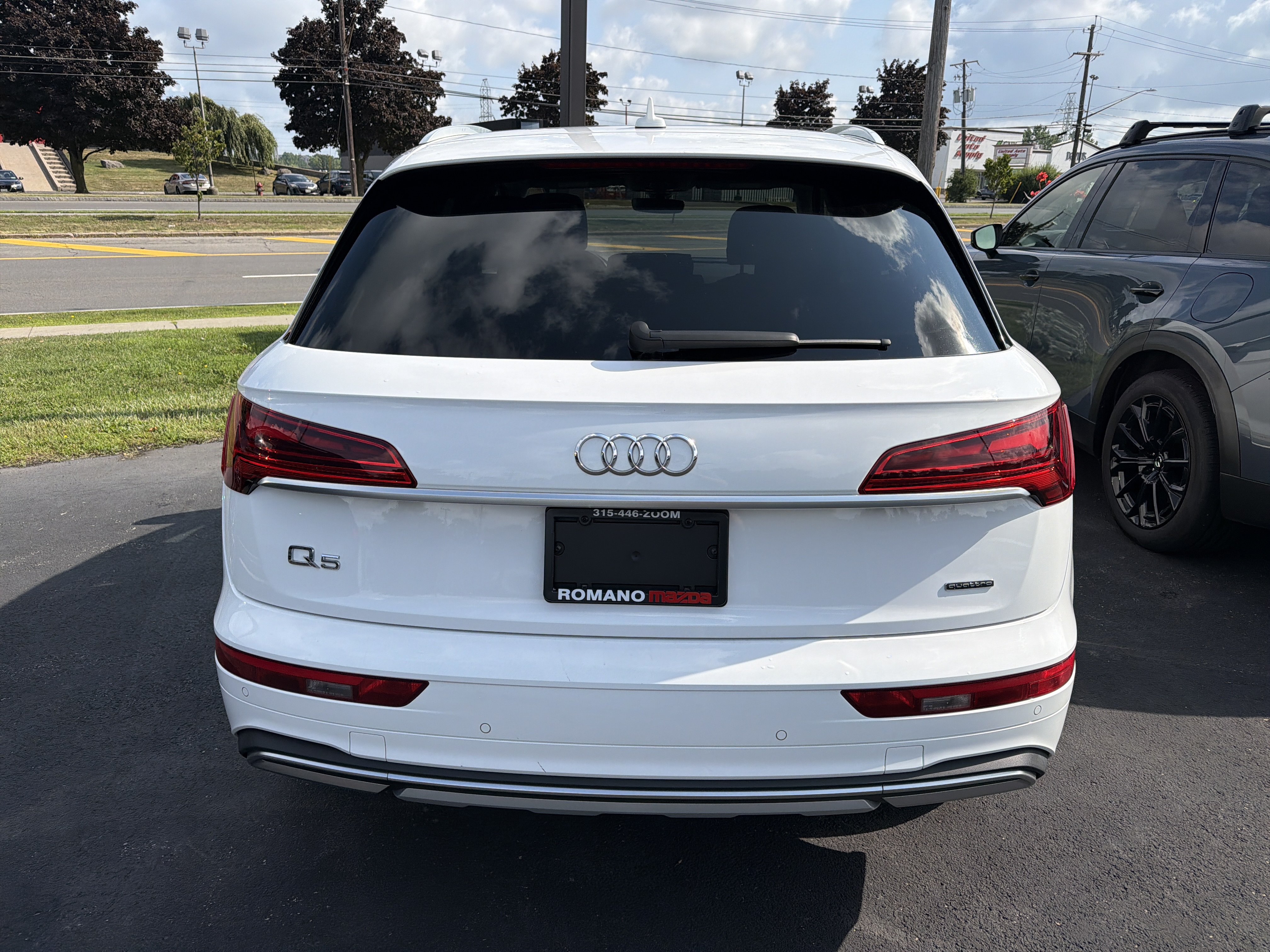 Used 2021 Audi Q5 2.0T Premium Plus w/ Premium Plus Package AWD/4WD image 6
