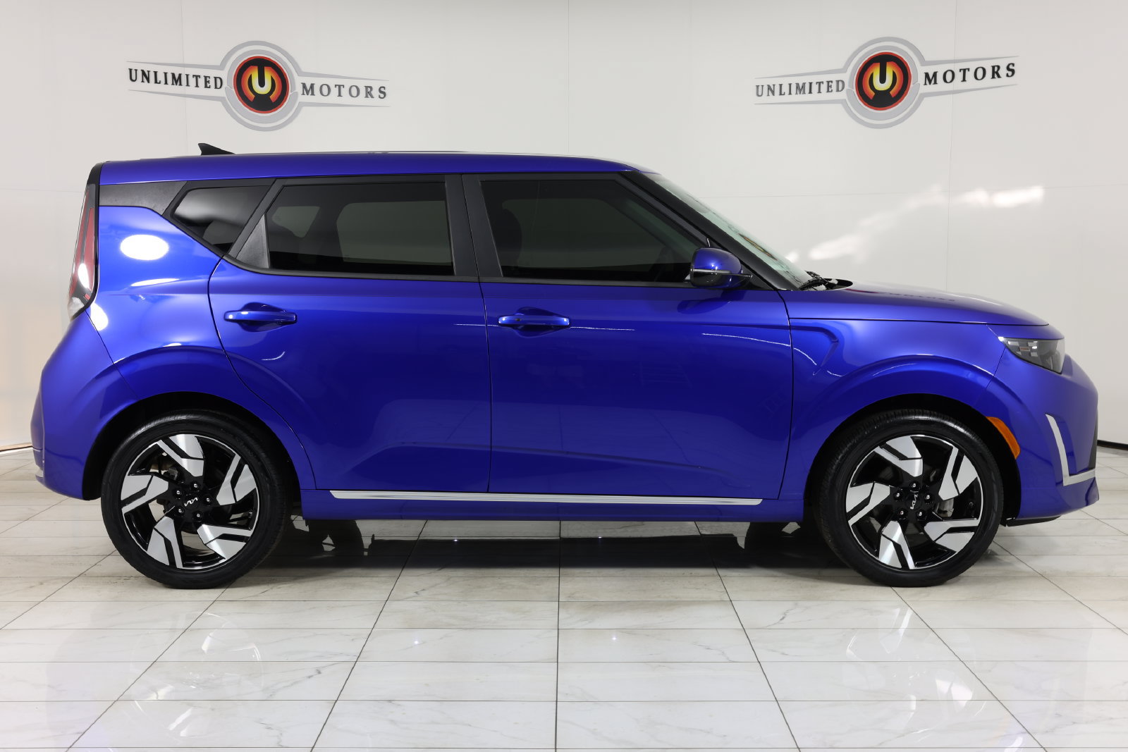 Used 2024 Kia Soul GT-Line FWD image 2