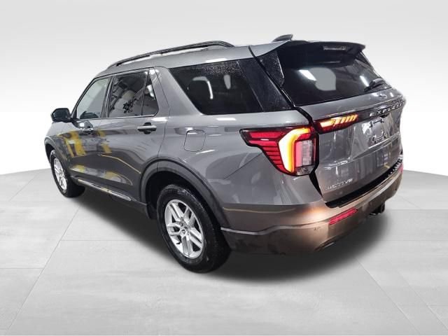 Used 2025 Ford Explorer Active AWD/4WD image 8