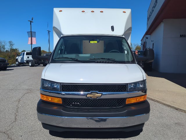 Used 2025 Chevrolet Express 3500 w/ Power Convenience Package RWD image 4