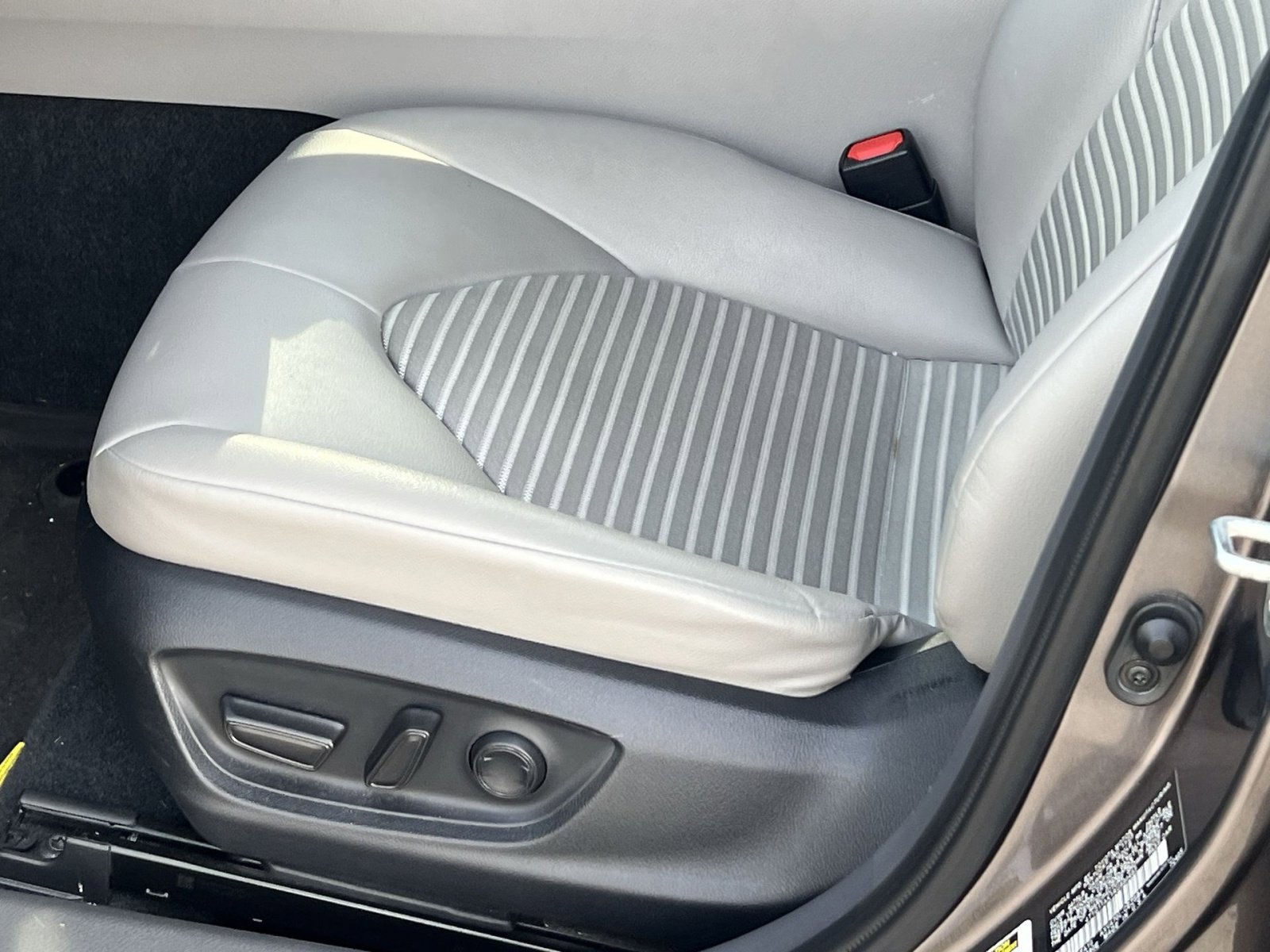 Used 2024 Toyota Camry SE image 14