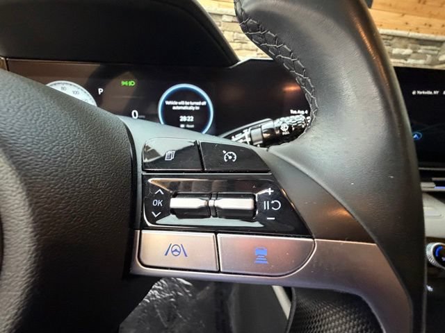 Used 2023 Hyundai Elantra Limited w/ Preferred Accessory Package FWD image 28