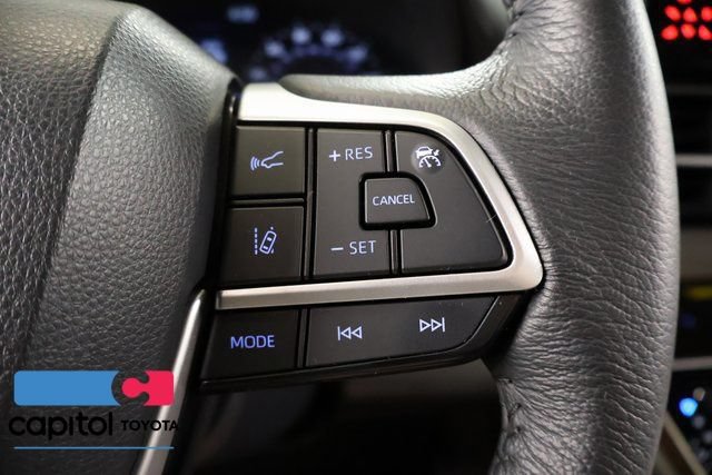 Used 2024 Toyota Sienna XLE FWD image 18