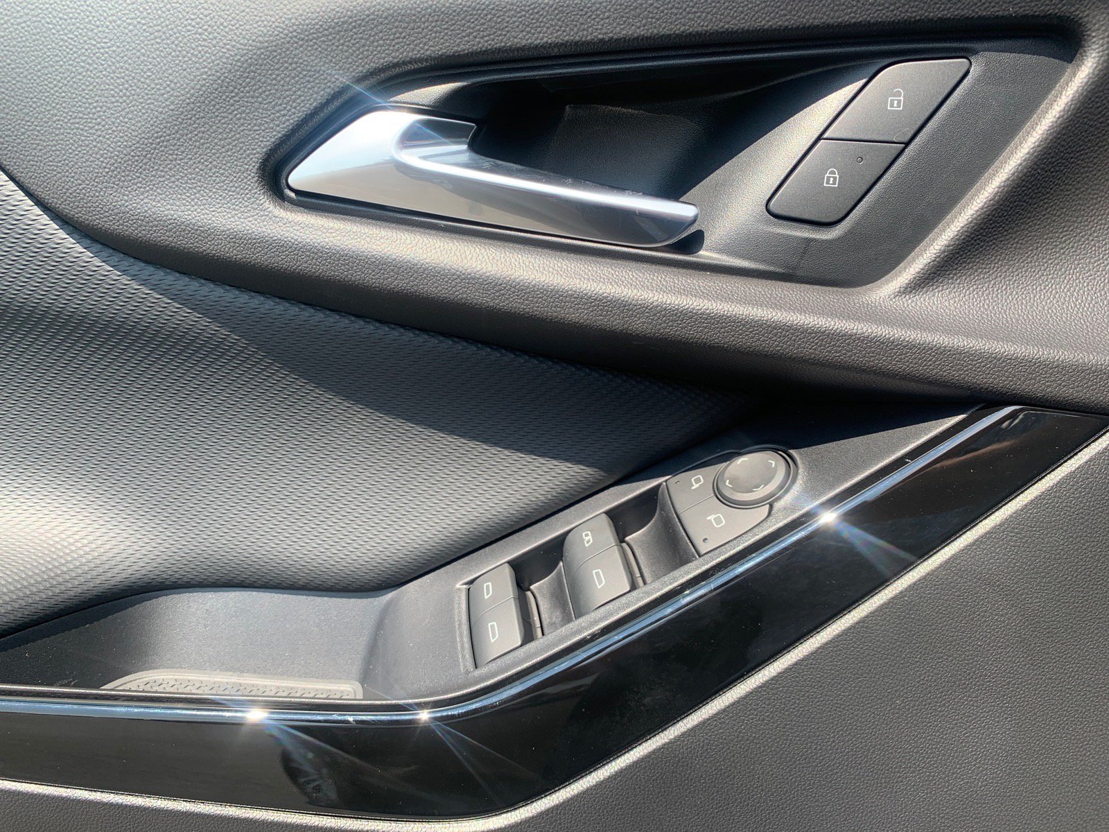 New 2027 Chevrolet Equinox LT FWD image 17