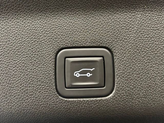 Used 2024 GMC Yukon AT4 w/ Technology Package AWD/4WD image 40