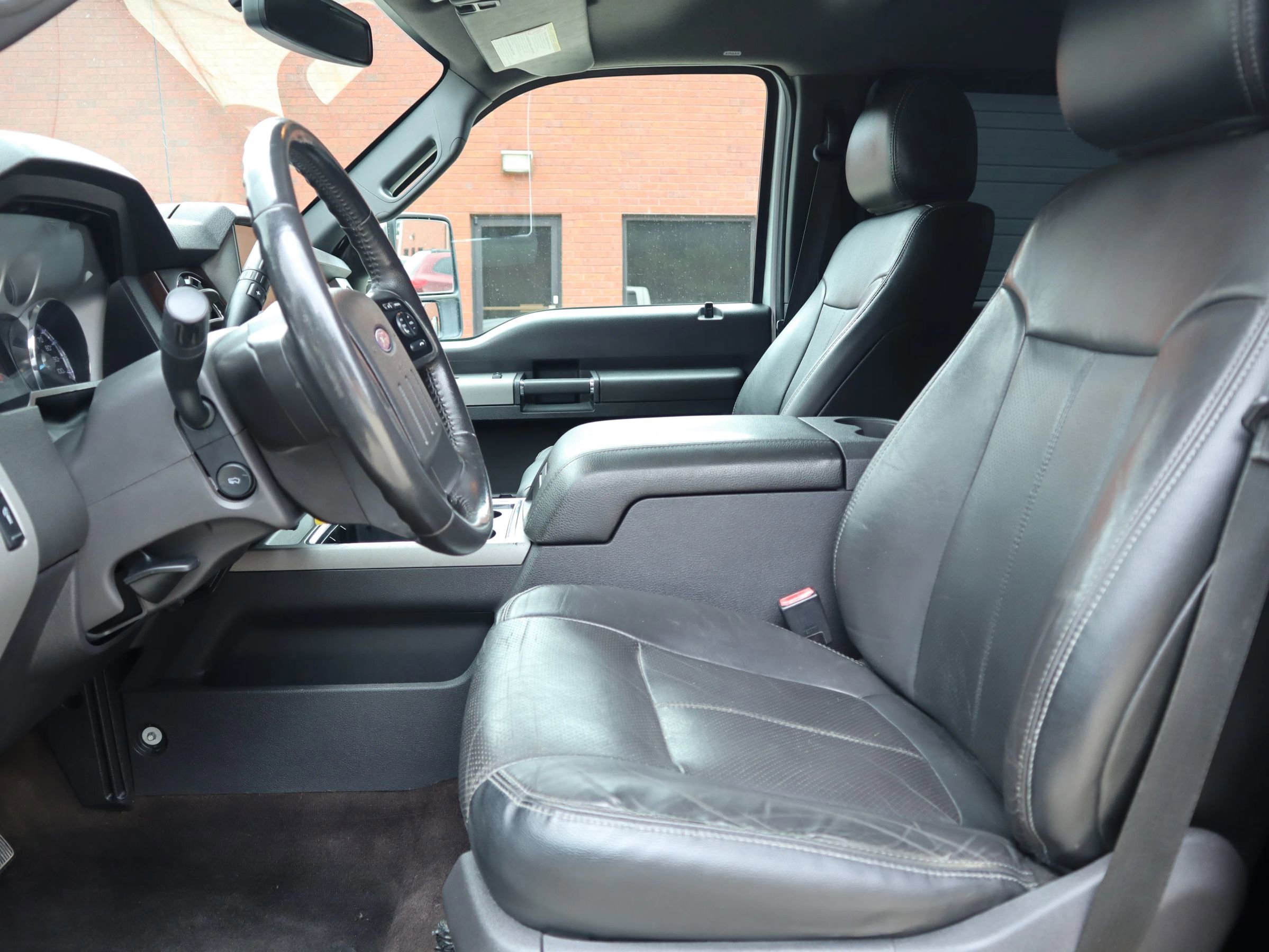 Used 2015 Ford F350 Lariat w/ Lariat Interior Package image 27