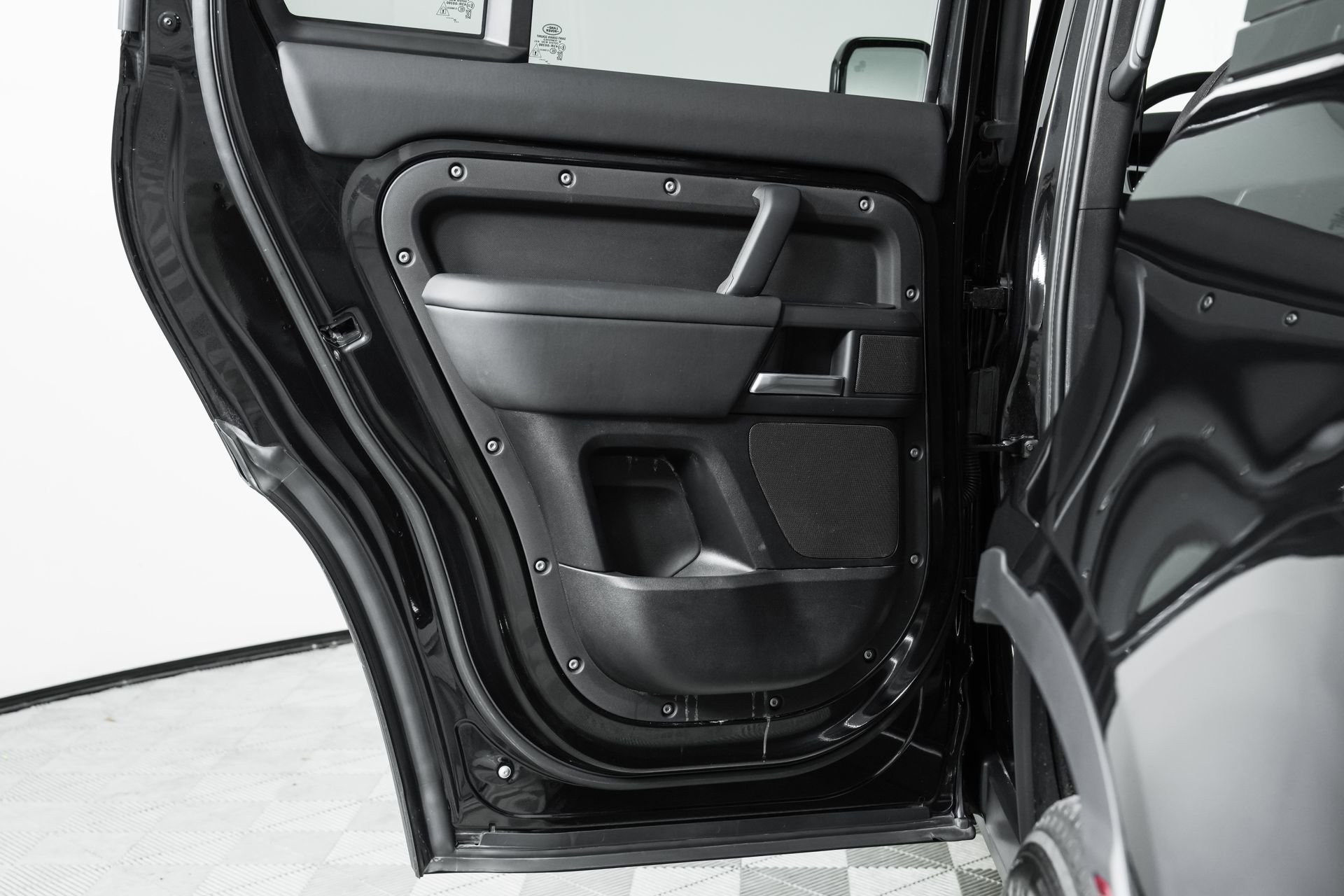 Used 2025 Land Rover Defender 110 S image 73