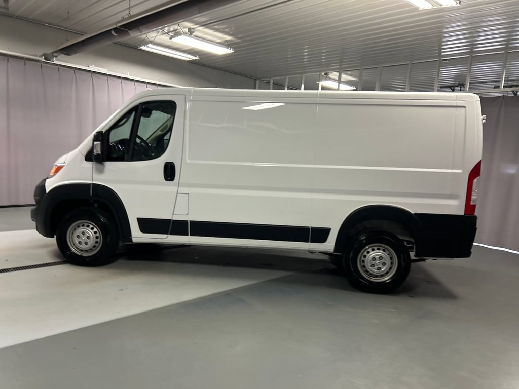 Used 2025 RAM ProMaster 2500 w/ Convenience Group FWD image 4