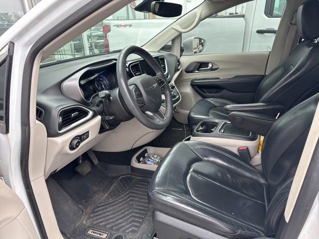 Used 2022 Chrysler Pacifica Touring-L image 12