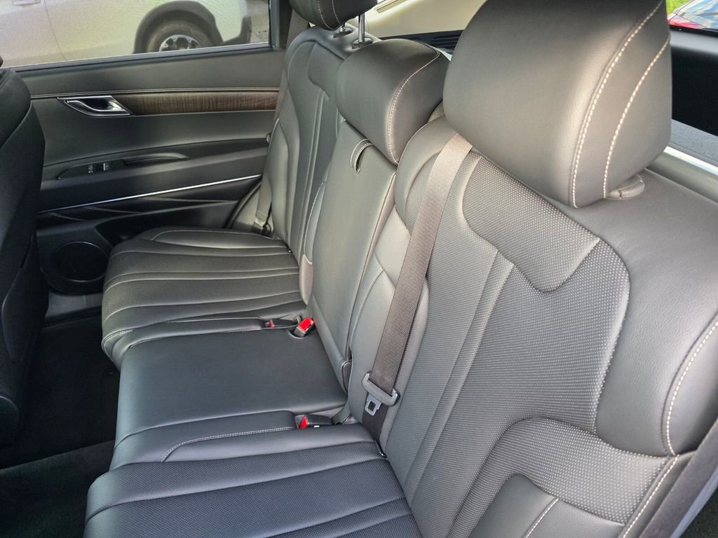 Used 2024 Genesis GV80 2.5T image 15