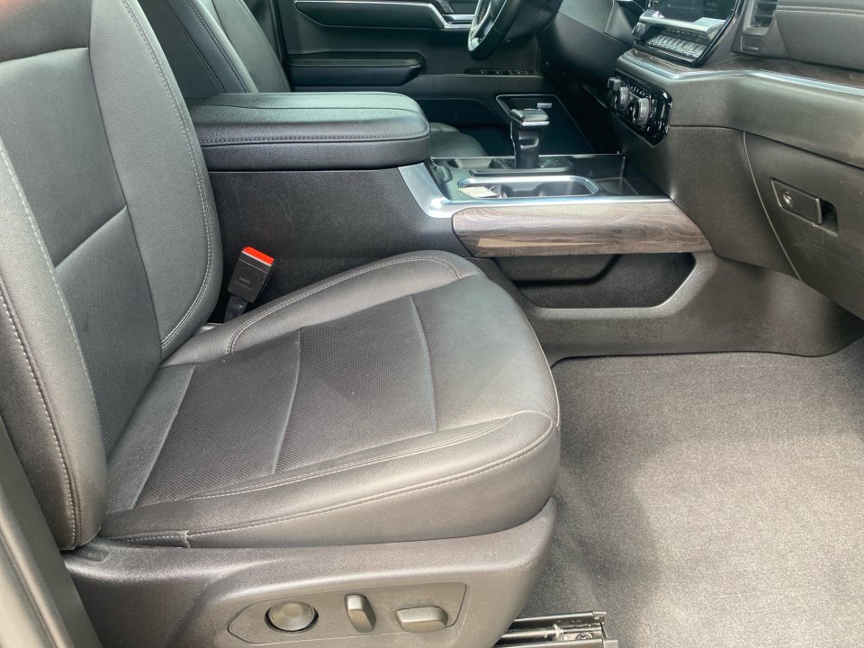 Used 2023 Chevrolet Silverado 1500 LTZ AWD/4WD image 32