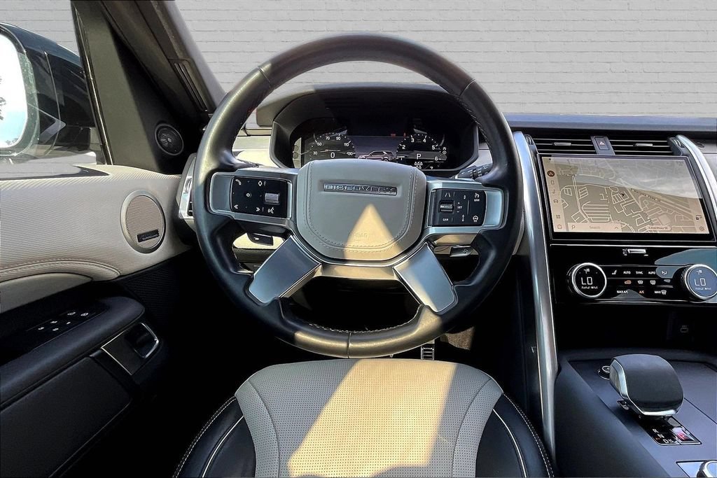 Used 2023 Land Rover Discovery HSE R-Dynamic AWD/4WD image 8
