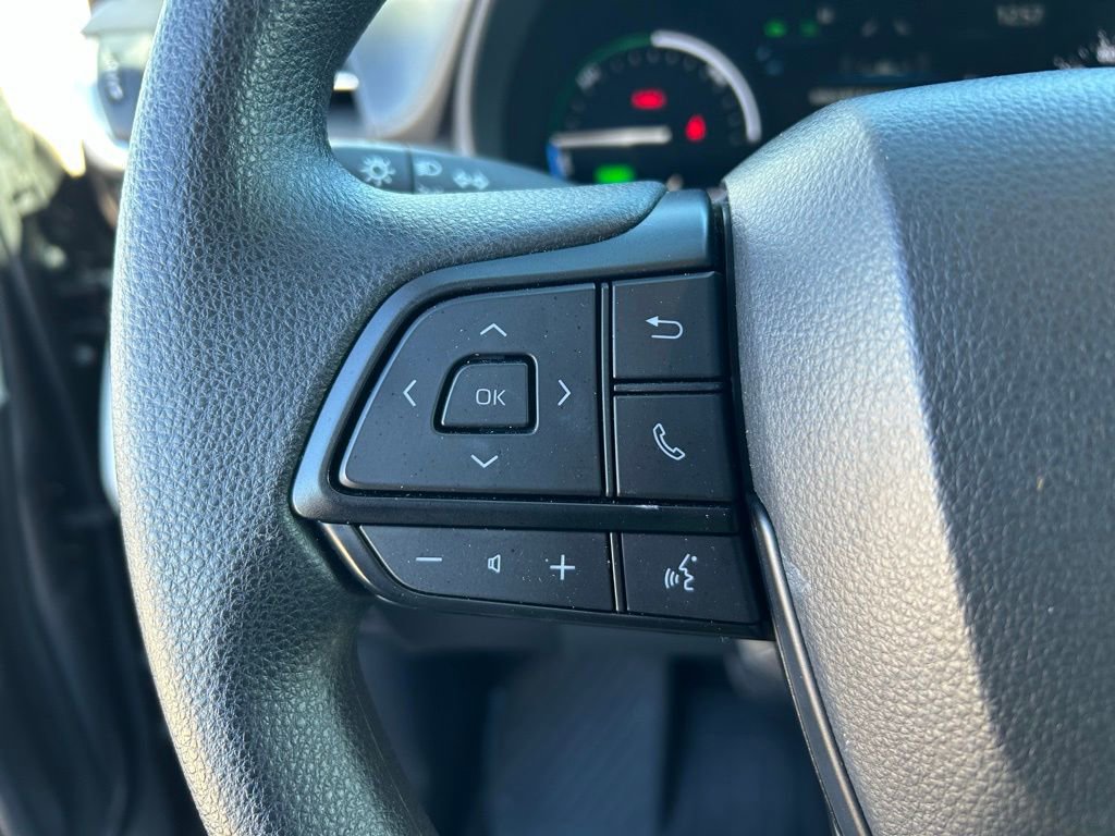 Used 2025 Toyota Sienna LE image 16