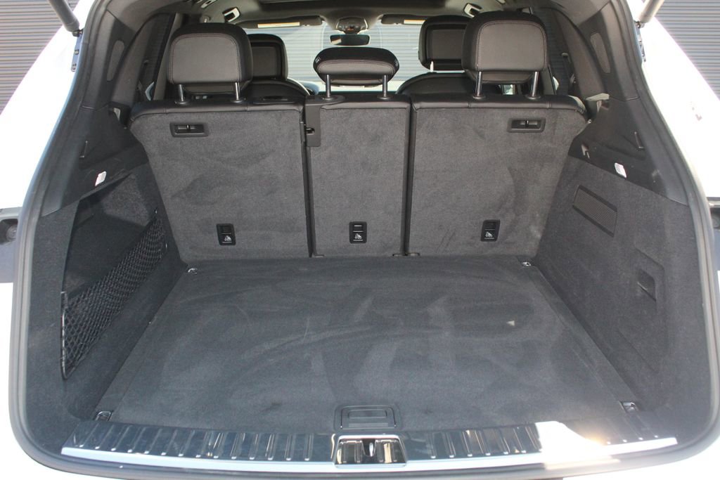 Certified 2025 Porsche Cayenne image 12