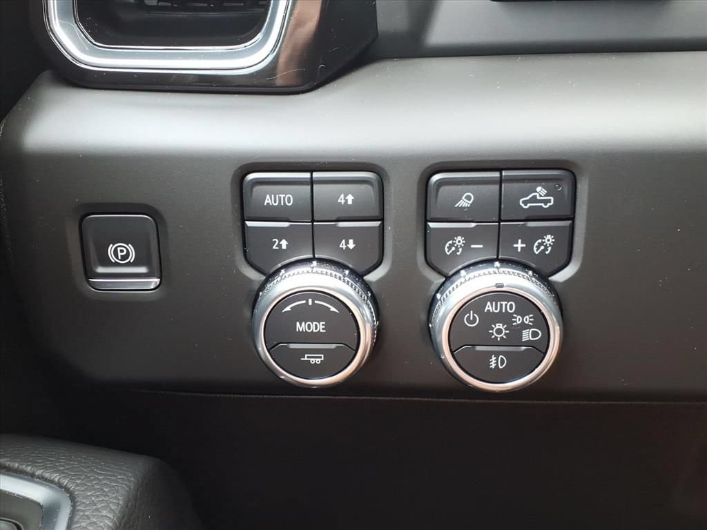 Used 2025 GMC Sierra 3500 Denali w/ Technology Package AWD/4WD image 21