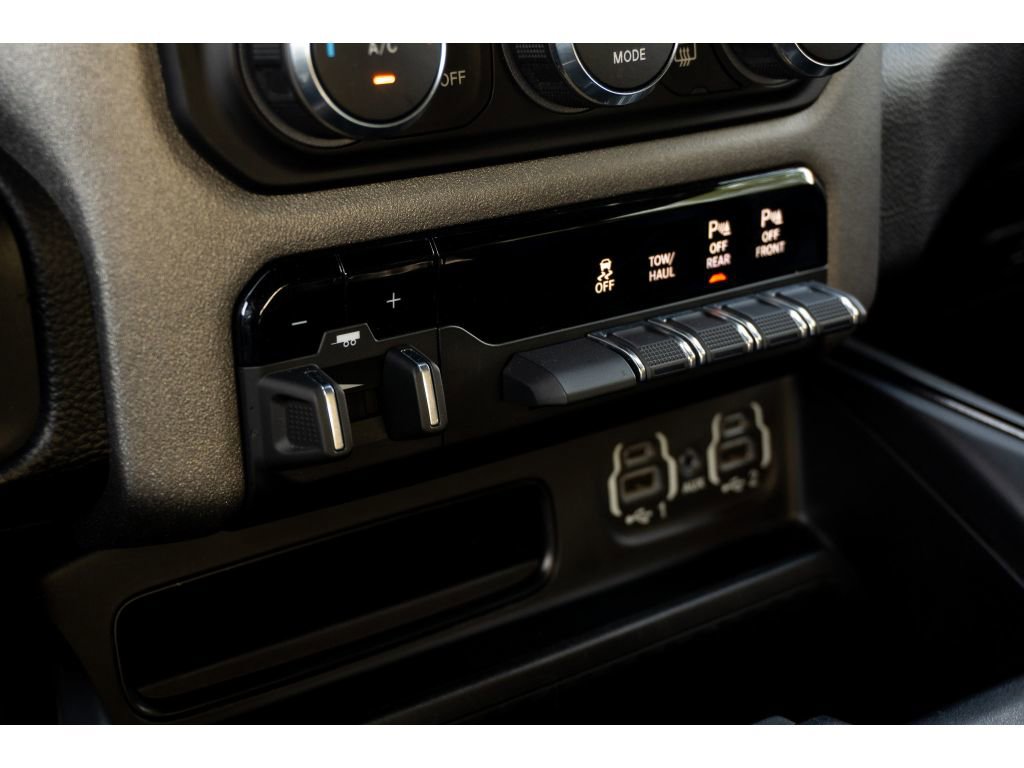 Used 2023 RAM 1500 Big Horn AWD/4WD image 32