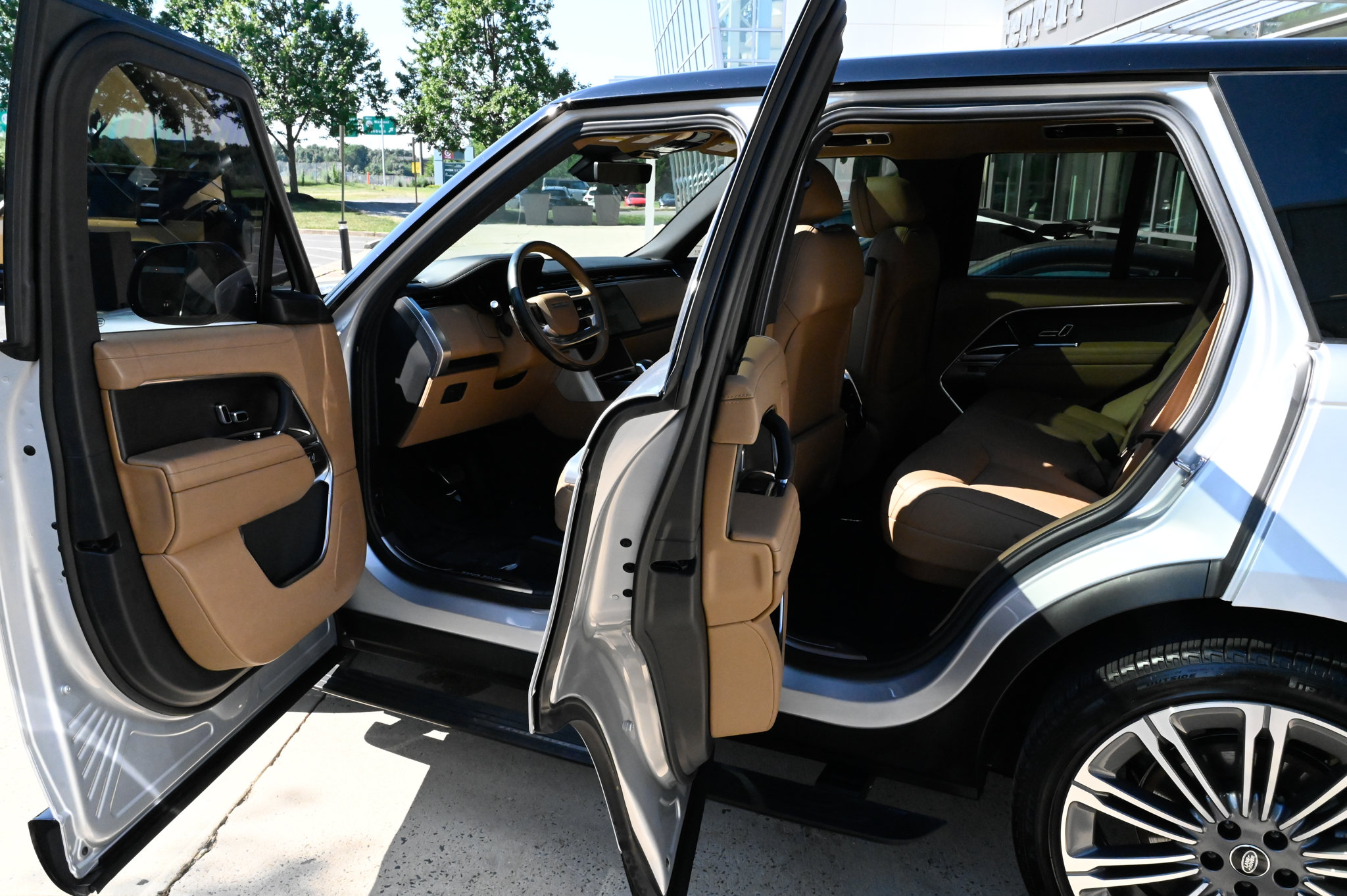 Used 2025 Land Rover Range Rover SE AWD/4WD image 34