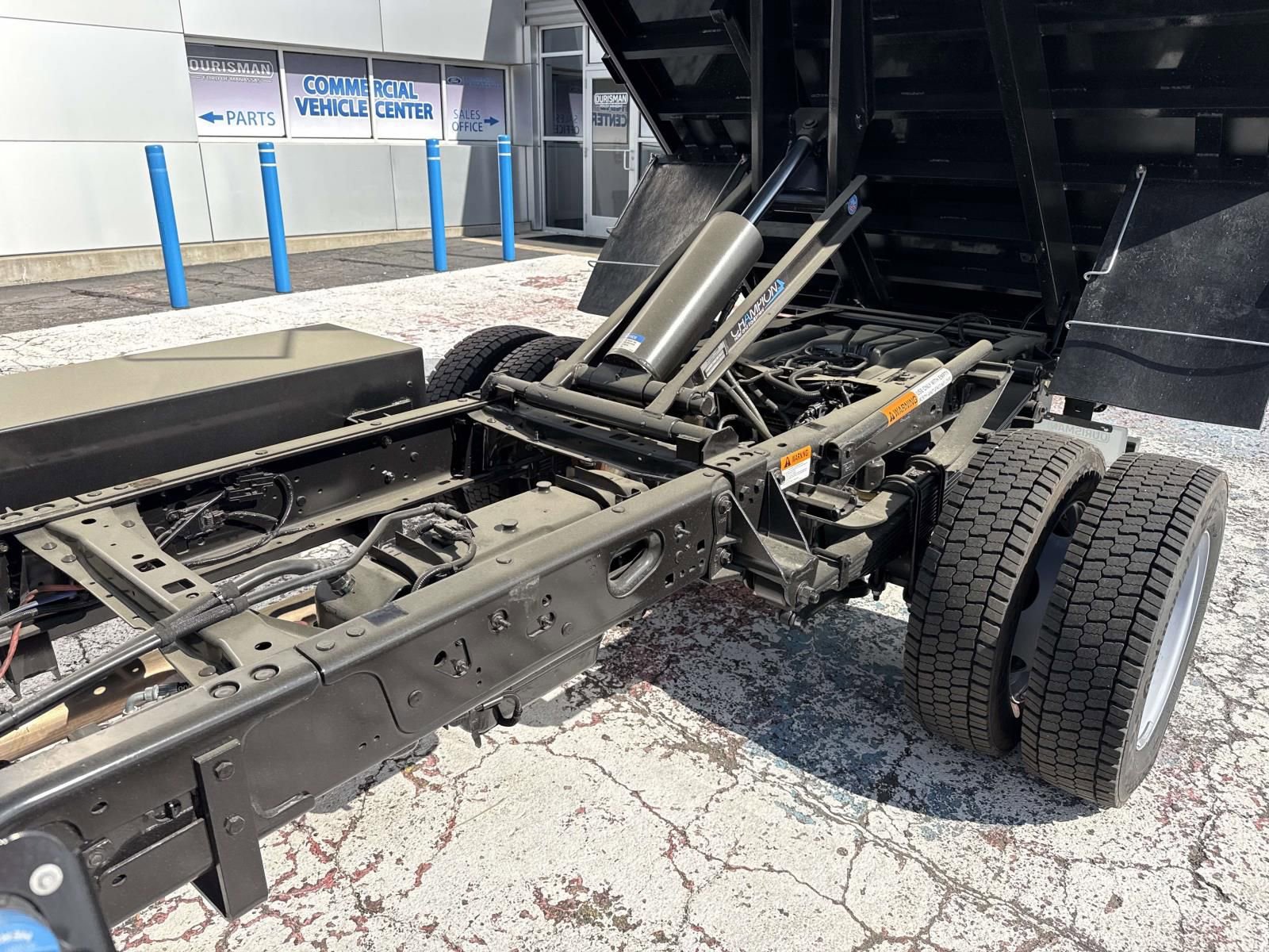 New 2025 Ford F550 4x4 Crew Cab image 12