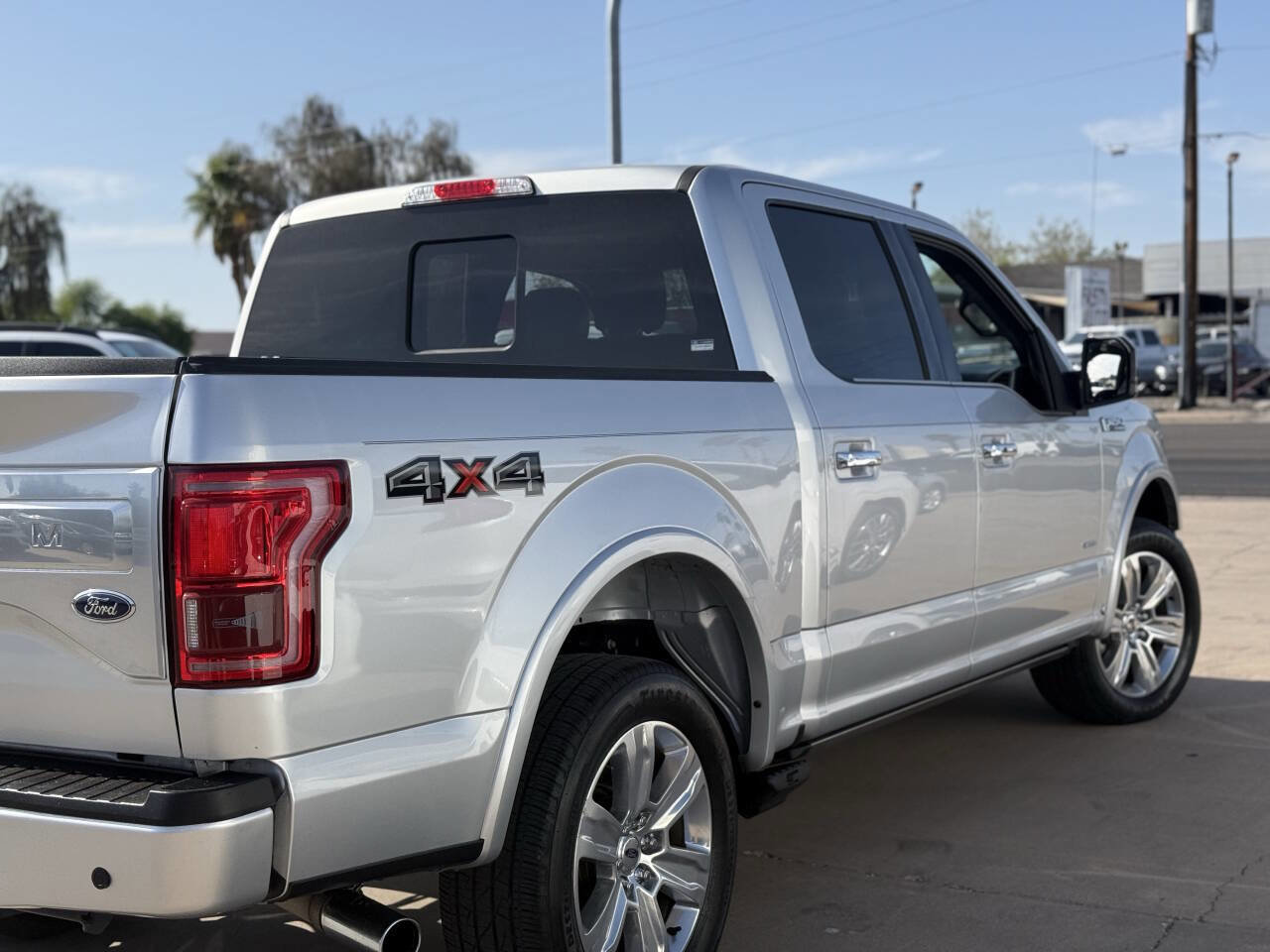 Used 2017 Ford F150 Platinum w/ Equipment Group 701A Luxury AWD/4WD image 3