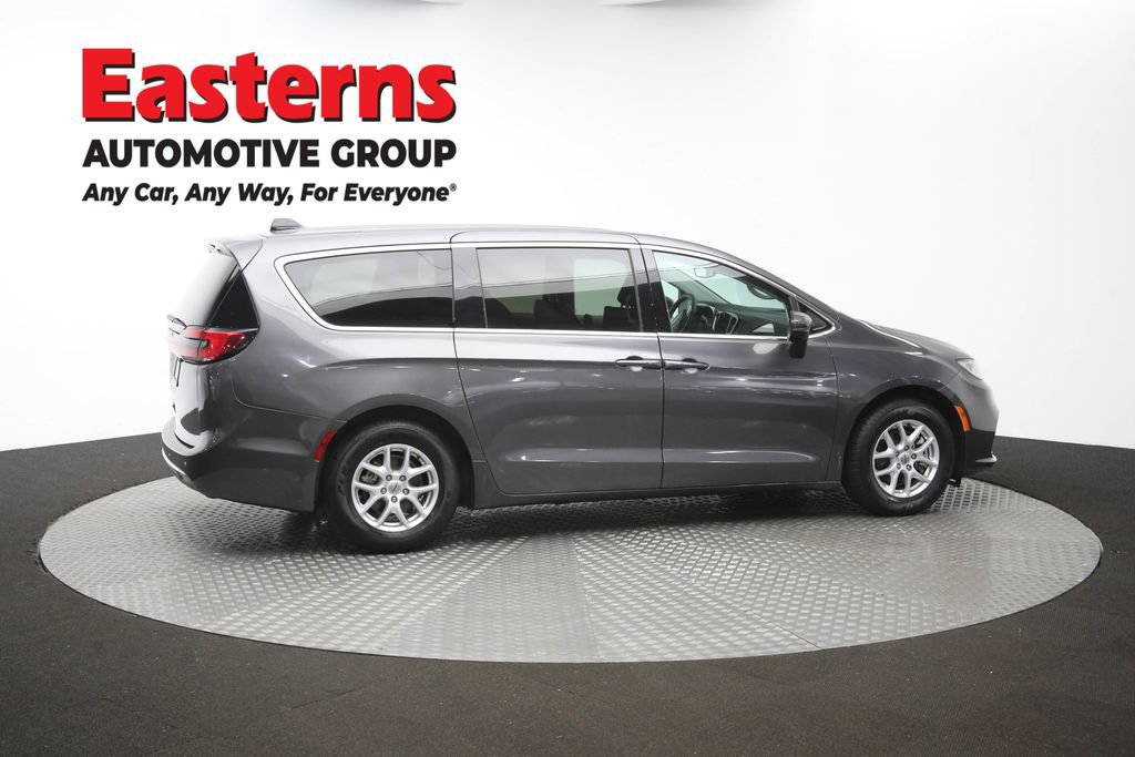 Used 2023 Chrysler Pacifica Touring-L FWD image 44