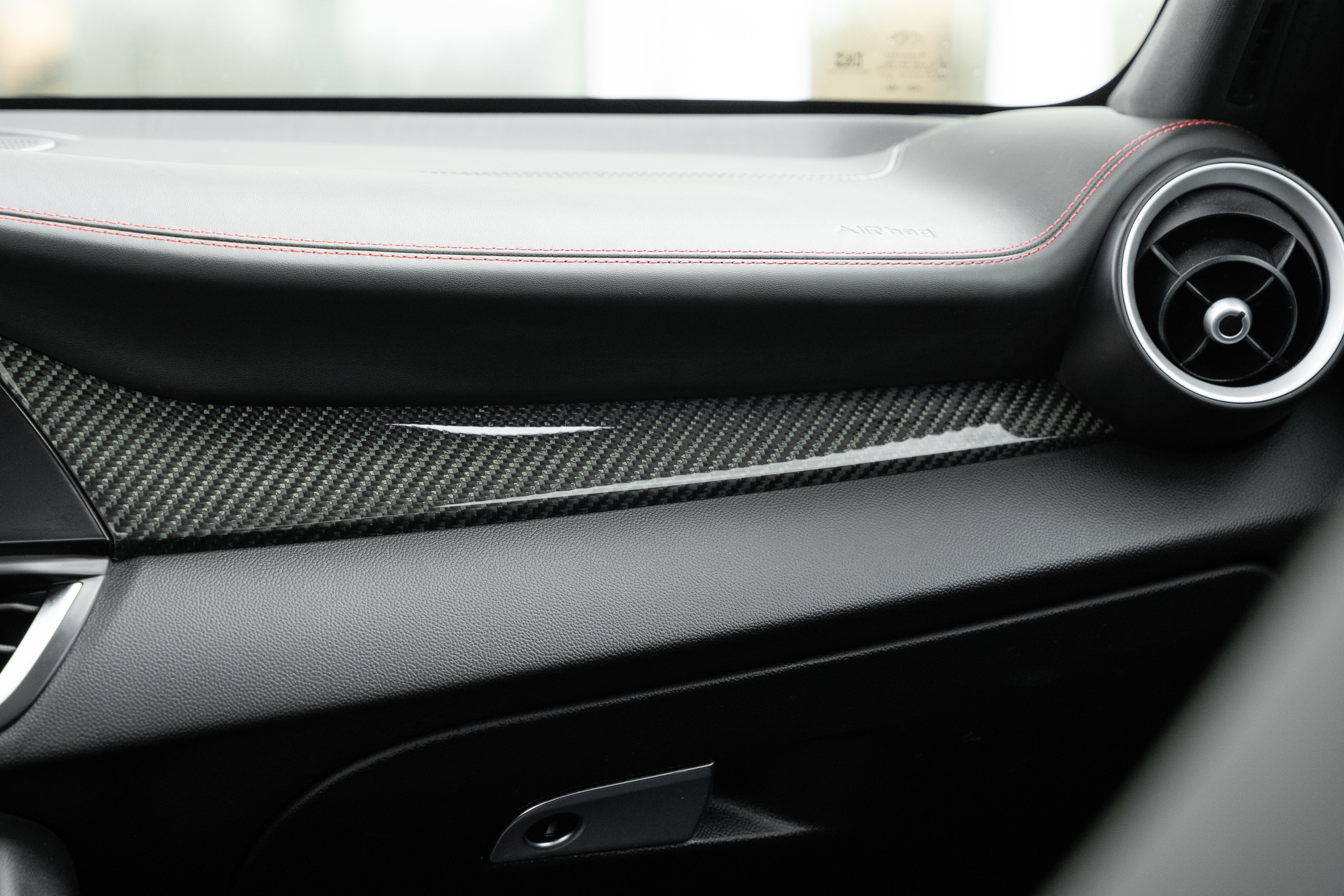 Used 2023 Alfa Romeo Giulia Estrema image 16