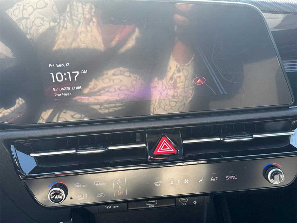 New 2024 Kia Niro EX Touring image 28