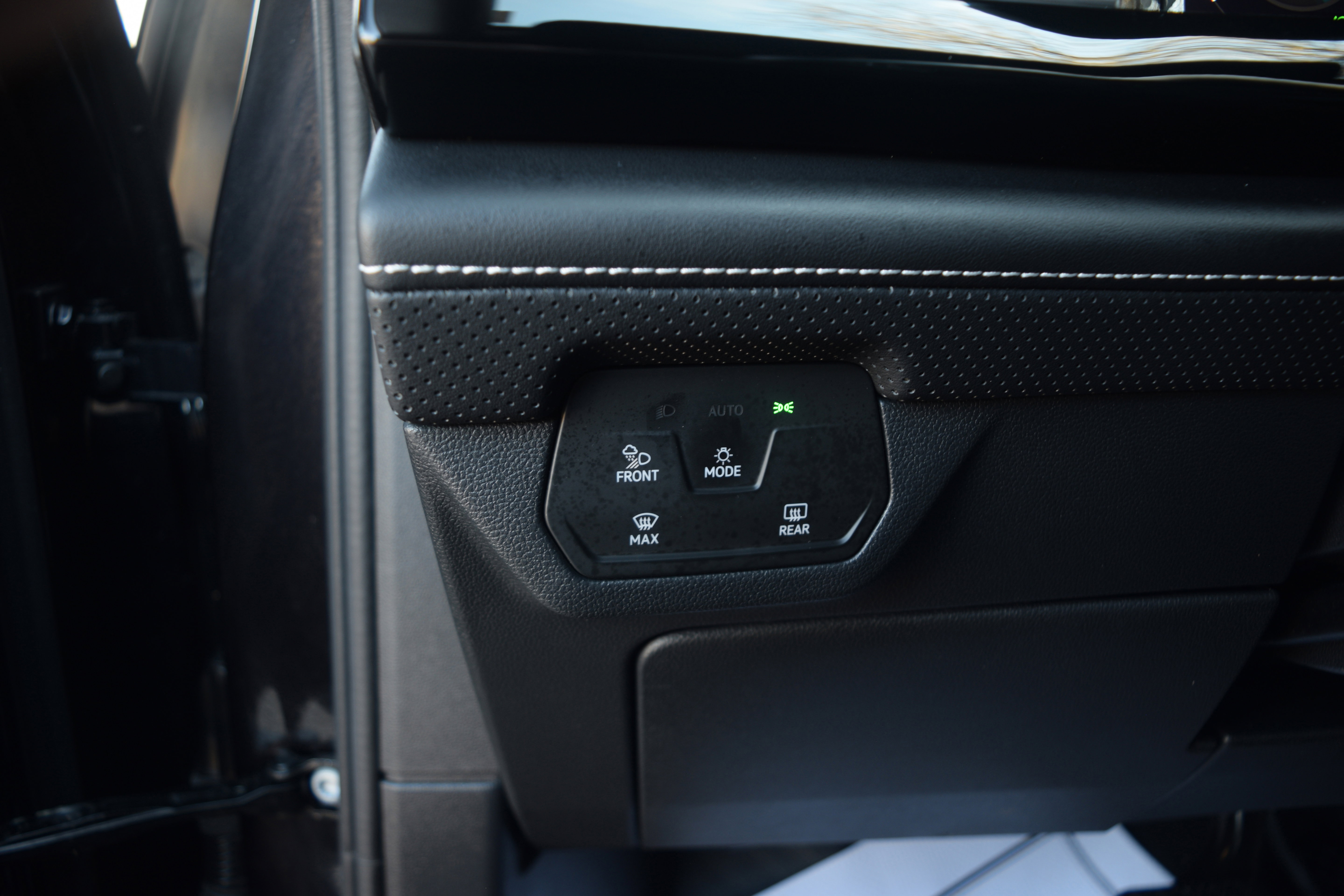 Used 2024 Volkswagen Atlas Cross Sport SE image 7