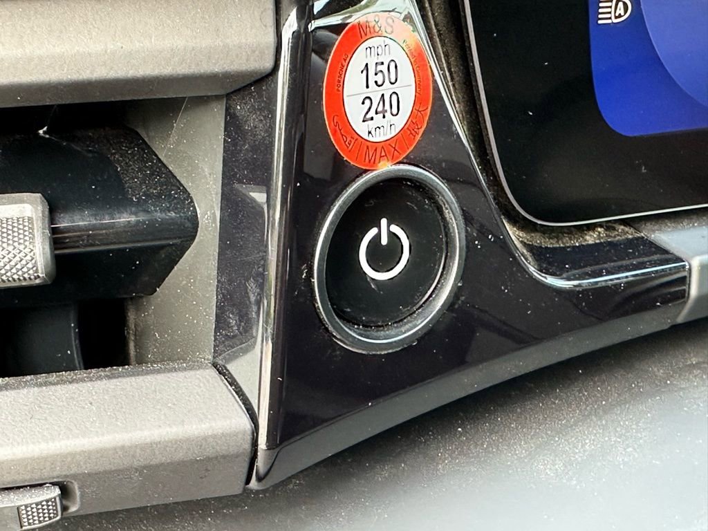 Certified 2025 Porsche Macan 4 Electric image 33